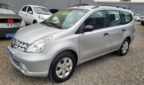 NISSAN GRAND LIVINA 1.8 S 16V FLEX 4P MANUAL NISSAN GRAND LIVINA 1.8 S 16V FLEX 4P MANUAL