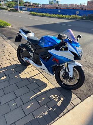 SUZUKI GSX-R750 