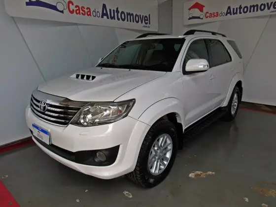 TOYOTA HILUX SW4 3.0 SRV 4X4 7 LUGARES 16V TURBO INTERCOOLER DIESEL 4P AUTOMÁTICO