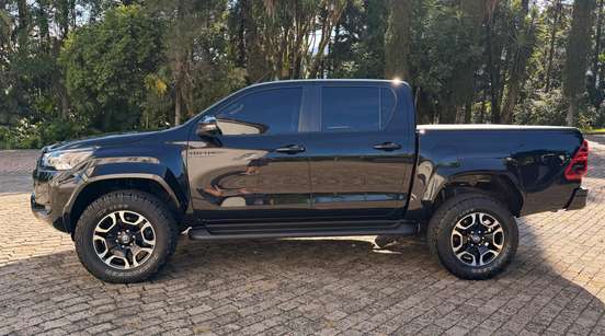TOYOTA-HILUX-2024