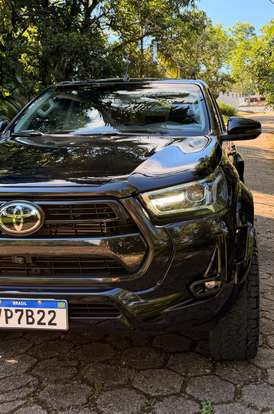 TOYOTA-HILUX-2.8 D-4D TURBO DIESEL CD SRX PLUS 4X4 AUTOMÁTICO TOYOTA-HILUX-2024