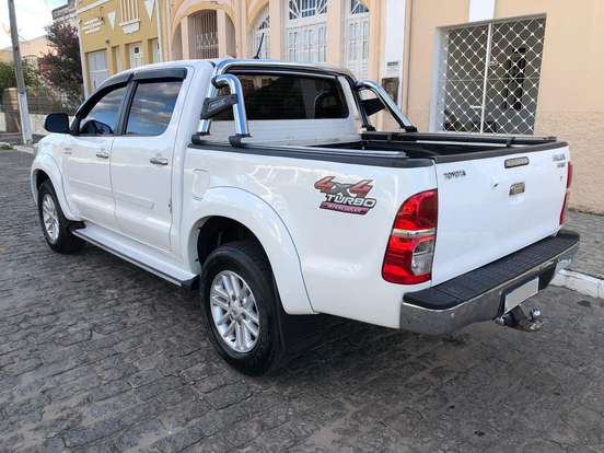 TOYOTA-HILUX-3.0 SRV TOP 4X4 CD 16V TURBO INTERCOOLER DIESEL 4P AUTOMÁTICO TOYOTA-HILUX-2014