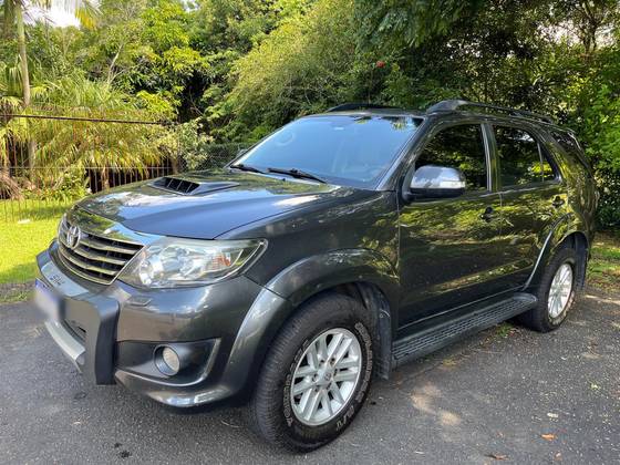 TOYOTA HILUX SW4 3.0 SRV 4X4 7 LUGARES 16V TURBO INTERCOOLER DIESEL 4P AUTOMÁTICO