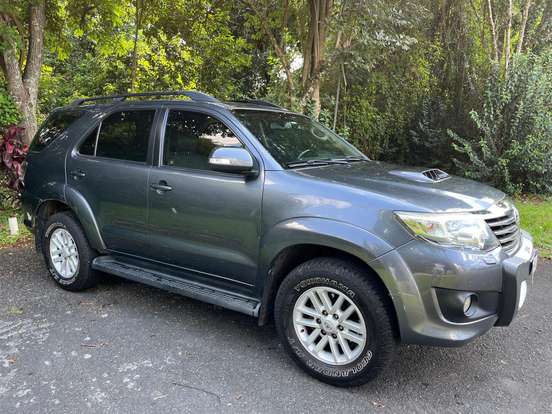 TOYOTA-HILUX SW4-3.0 SRV 4X4 7 LUGARES 16V TURBO INTERCOOLER DIESEL 4P AUTOMÁTICO TOYOTA-HILUX SW4-2015