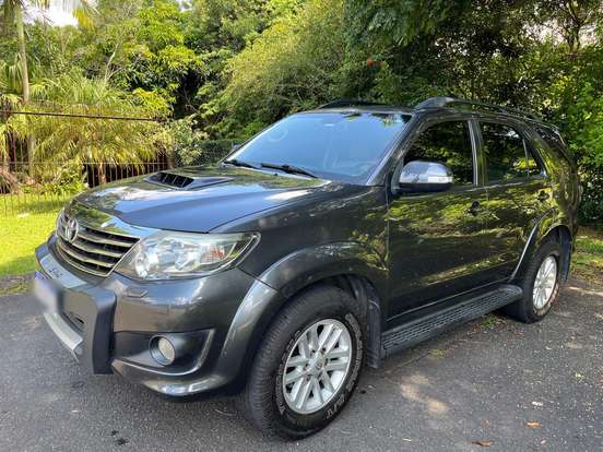 TOYOTA-HILUX SW4-3.0 SRV 4X4 7 LUGARES 16V TURBO INTERCOOLER DIESEL 4P AUTOMÁTICO TOYOTA-HILUX SW4-2015