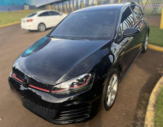 VOLKSWAGEN-GOLF-2017