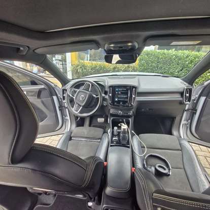 VOLVO-XC40-2020