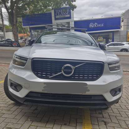 VOLVO-XC40-2020