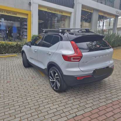 VOLVO-XC40-2020