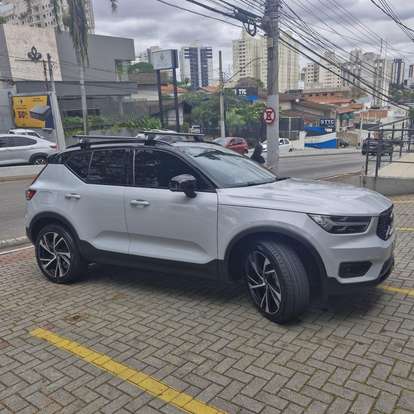 VOLVO-XC40-2020