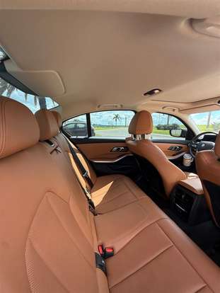 BMW-320i-2022