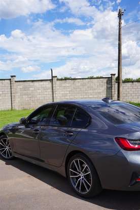 BMW-320i-2022