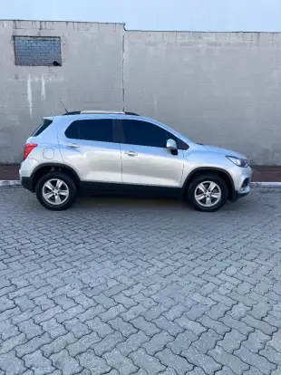 CHEVROLET-TRACKER-2017