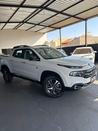 FIAT TORO 2.0 16V TURBO DIESEL VOLCANO 4WD AT9 FIAT TORO 2.0 16V TURBO DIESEL VOLCANO 4WD AT9