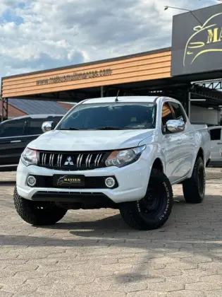 MITSUBISHI L200 TRITON 2.4 16V TURBO DIESEL OUTDOOR GLX CD 4X4 MANUAL MITSUBISHI L200 TRITON 2.4 16V TURBO DIESEL OUTDOOR GLX CD 4X4 MANUAL