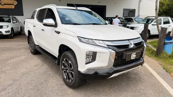 MITSUBISHI L200 TRITON 2.4 16V TURBO DIESEL SPORT HPE CD 4P 4X4 AUTOMÁTICO
