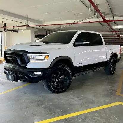RAM-1500-5.7 V8 GASOLINA REBEL CD 4X4 AUTOMÁTICO RAM-1500-2022