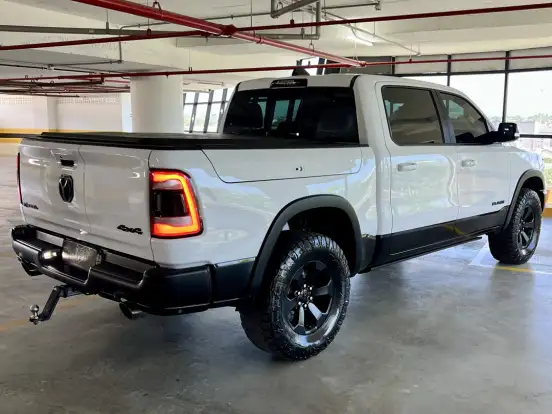 RAM-1500-5.7 V8 GASOLINA REBEL CD 4X4 AUTOMÁTICO RAM-1500-2022