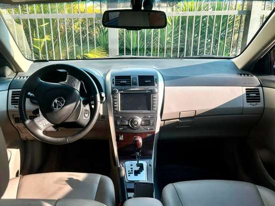 TOYOTA-COROLLA-2011