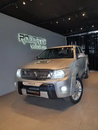 TOYOTA HILUX 2.7 SR 4X2 CD 16V GASOLINA 4P MANUAL