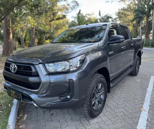 TOYOTA HILUX 2.8 D-4D TURBO DIESEL CD SR 4X4 AUTOMÁTICO
