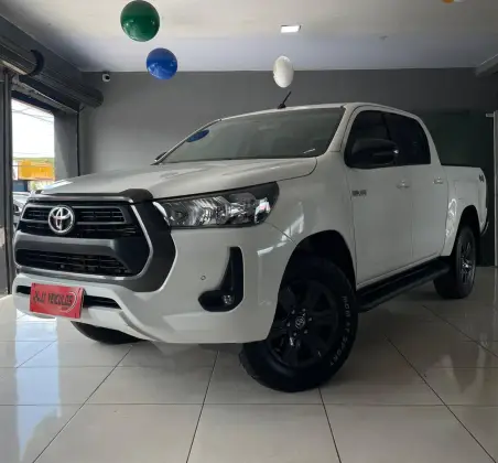 TOYOTA HILUX 2.8 D-4D TURBO DIESEL CD SR 4X4 AUTOMÁTICO