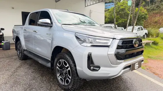 TOYOTA HILUX 2.8 D-4D TURBO DIESEL CD SRV 4X4 AUTOMÁTICO