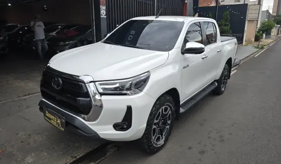 TOYOTA HILUX 2.8 D-4D TURBO DIESEL CD SRX 4X4 AUTOMÁTICO TOYOTA HILUX 2.8 D-4D TURBO DIESEL CD SRX 4X4 AUTOMÁTICO