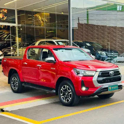 TOYOTA HILUX 2.8 D-4D TURBO DIESEL CD SRX 4X4 AUTOMÁTICO