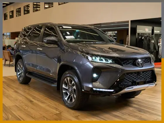 TOYOTA HILUX SW4 2.8 D-4D TURBO DIESEL DIAMOND 7L 4X4 AUTOMÁTICO TOYOTA HILUX SW4 2.8 D-4D TURBO DIESEL DIAMOND 7L 4X4 AUTOMÁTICO