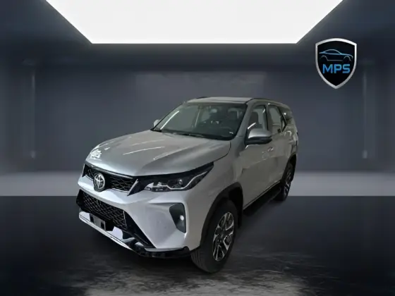 TOYOTA HILUX SW4 2.8 D-4D TURBO DIESEL DIAMOND 7L 4X4 AUTOMÁTICO