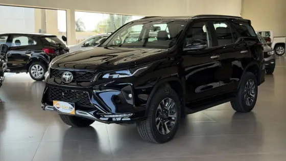 TOYOTA HILUX SW4 2.8 D-4D TURBO DIESEL SRX PLATINUM 7L 4X4 AUTOMÁTICO