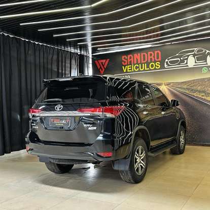 TOYOTA-HILUX SW4-2.7 SR 4X2 16V FLEX 4P AUTOMÁTICO TOYOTA-HILUX SW4-2018