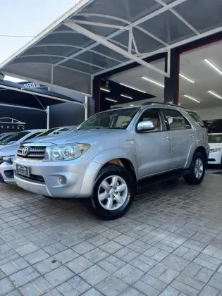 TOYOTA HILUX SW4 3.0 SRV 4X4 7 LUGARES 16V TURBO INTERCOOLER DIESEL 4P AUTOMÁTICO