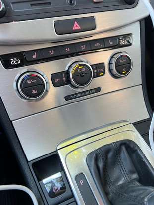 VOLKSWAGEN-PASSAT VARIANT-2012