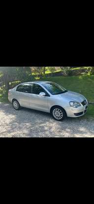VOLKSWAGEN-POLO SEDAN-2009