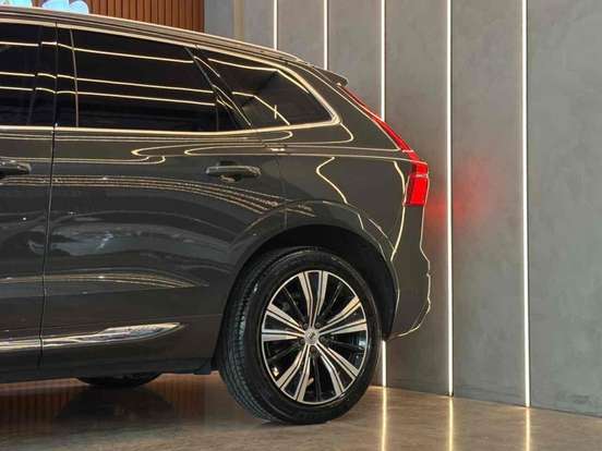 VOLVO-XC60-2021