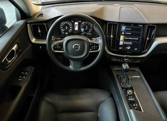 VOLVO-XC60-2018
