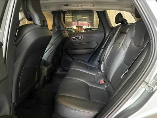 VOLVO-XC60-2.0 T5 GASOLINA MOMENTUM AWD GEARTRONIC VOLVO-XC60-2018