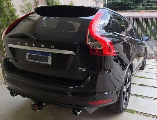VOLVO-XC60-2015