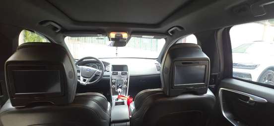 VOLVO-XC60-2015