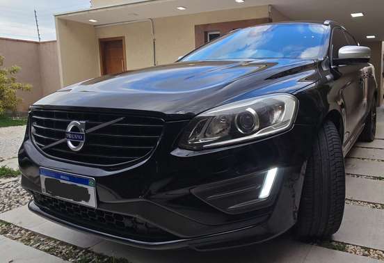 VOLVO-XC60-2015