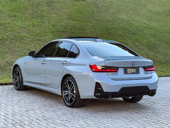 BMW-330e-2026