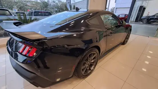 FORD-MUSTANG-2025