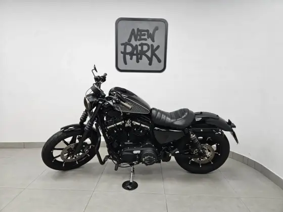 HARLEY-DAVIDSON SPORTSTER IRON 883 