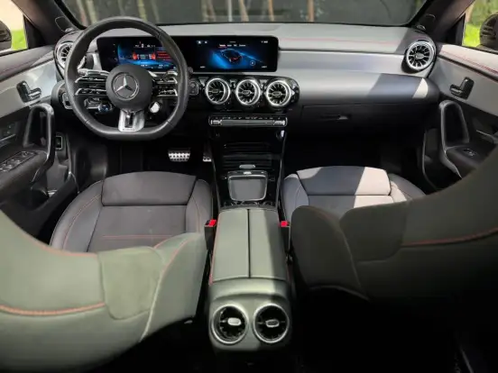 MERCEDES-BENZ-CLA 35 AMG-2025