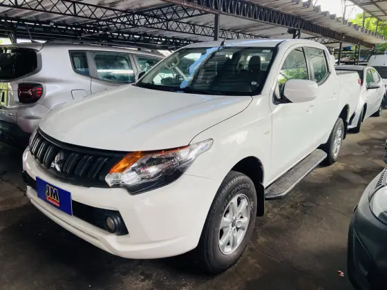 MITSUBISHI L200 TRITON 2.4 16V TURBO DIESEL GL CD 4X4 MANUAL MITSUBISHI L200 TRITON 2.4 16V TURBO DIESEL GL CD 4X4 MANUAL