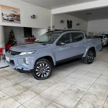 MITSUBISHI L200 TRITON 2.4 16V TURBO DIESEL SPORT HPE-S URBAN CD 4P 4X4 AUTOMÁTICO MITSUBISHI L200 TRITON 2.4 16V TURBO DIESEL SPORT HPE-S URBAN CD 4P 4X4 AUTOMÁTICO