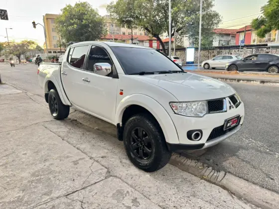 MITSUBISHI L200 TRITON 3.2 HPE 4X4 CD 16V TURBO INTERCOOLER DIESEL 4P AUTOMÁTICO