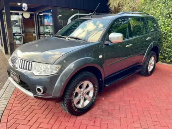 MITSUBISHI PAJERO DAKAR 3.2 HPE 4X4 7 LUGARES 16V TURBO INTERCOOLER DIESEL 4P AUTOMÁTICO